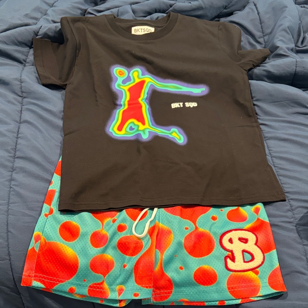 BKTSQD Black Graphic Tee & Turquoise Red Bubble Shorts Set